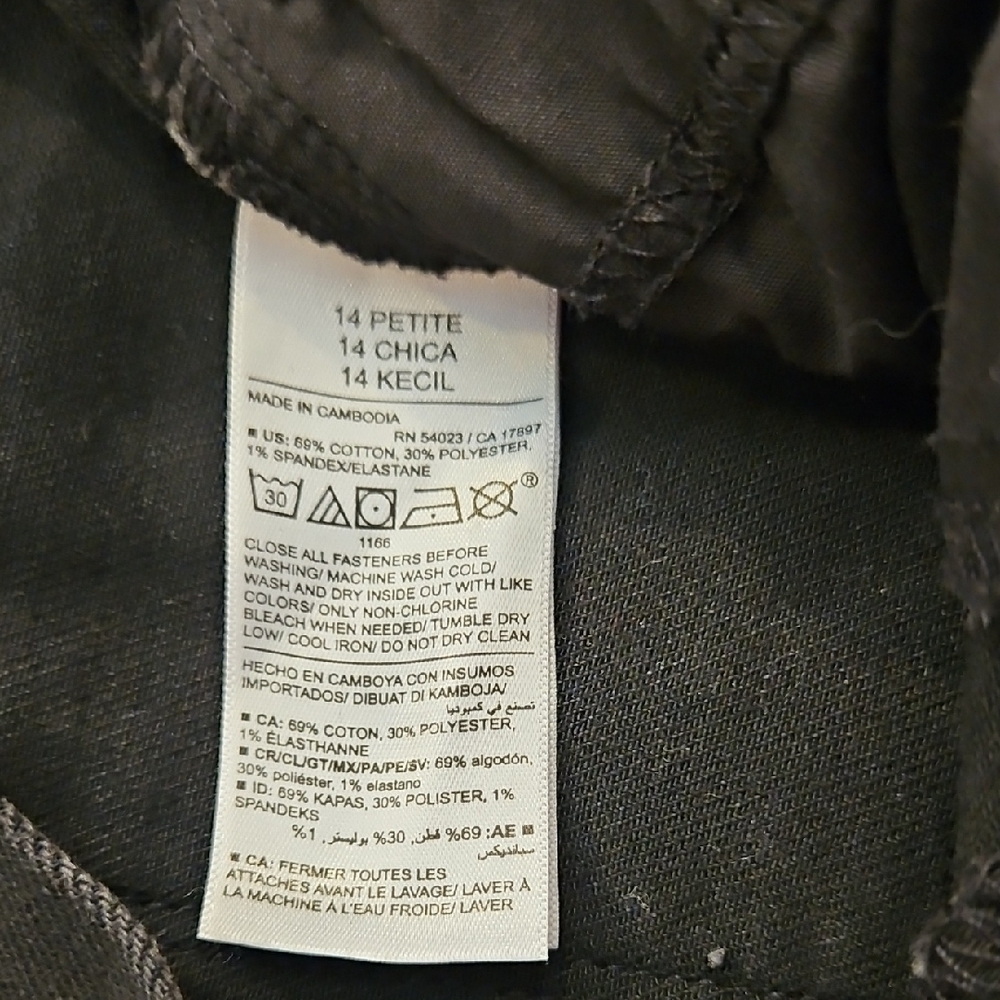 Old Navy Black High-Rise Wow Flare Jeans - Picture 5 of 7